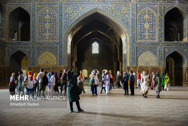 Tourists visit Isfahan historical sights
