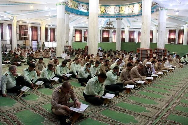 محفل انس با قرآن به یاد شهدا در بوشهر برگزار شد محفل انس با قرآن به یاد شهدا در بوشهر برگزار شد
