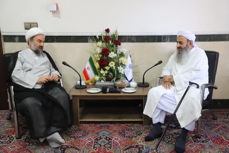 نماینده ولی‌فقیه درسیستان‌وبلوچستان و مولوی عبدالحمید دیدار کردند