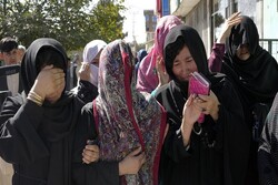 بعد سقوط 35 قتيلا بتفجير في كابل.. أفغانيات يتظاهرن ضد "إبادة" الهزارة