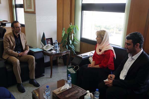 رئیس کمیته دولتی آرشیو تاتارستان از کتابخانه ملّی بازدید کرد