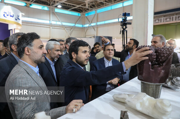 محسن دهنوی رئیس فراکسیون اقتصاد دانش بنیان در آئین افتتاحیه سیزدهمین‌ نمایشگاه ایران نانو حضور دارد
