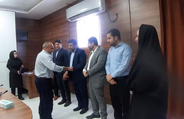 آتش نشانان اهرم تقدیر شدند آتش نشانان اهرم تقدیر شدند