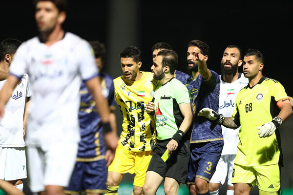 جنجالها و اخراج ساپینتو به ضرر استقلال است / از فولاد غافل نشویم