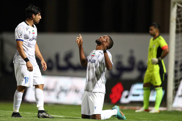 «یامگا» همچنان خطرناکترین استقلالی/ دور از دروازه هم گل میزند