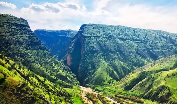 شناسایی ۱۵۰۰ جاذبه گردشگری و تاریخی در استان ایلام