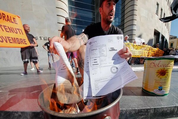 «قبضها در آتش»؛ فاز تازه اعتراض انگلیسیها به افزایش بهای انرژی