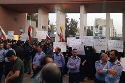 تجمع دانشجویان دانشگاه شریف در اعتراض به هتاکی ها و حرمت شکنی ها