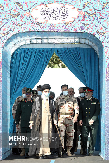قائد الثورة الاسلامية في حفل التخرج المشترك لضباط القوات المسلحة الإيرانية