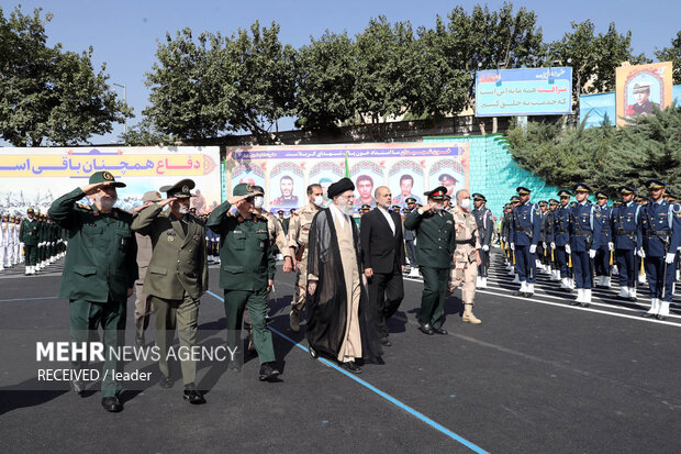 قائد الثورة الاسلامية في حفل التخرج المشترك لضباط القوات المسلحة الإيرانية