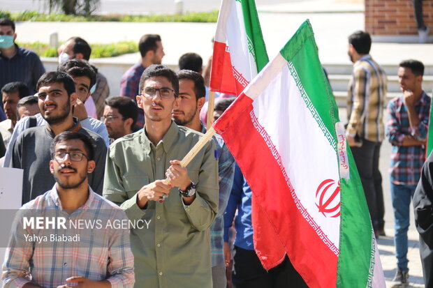 دانشجویان برای حمایت از جمهوری اسلامی در دانشگاه یزد اجتماع کردند