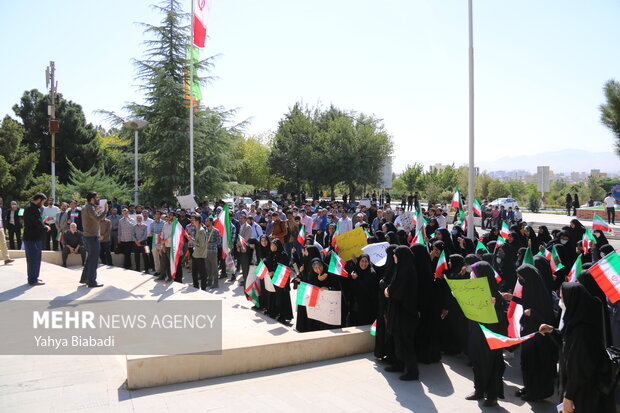 تجمع دانشجویان دانشگاه رازی کرمانشاه در محکومیت آشوب های اخیر