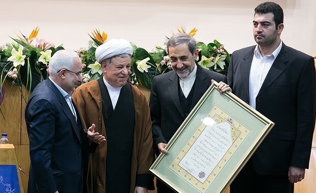 نگاهی به مجمع تشخیص ۳۵ ساله/ «نظارت بر سیاستها» رویکرد دوره نهم