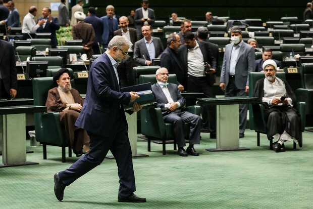 حواشی مجلس در رأی اعتماد به زاهدیوفا/سرپرستی که از وزارت بازماند