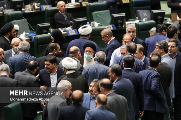 حواشی مجلس در رأی اعتماد به زاهدیوفا/سرپرستی که از وزارت بازماند