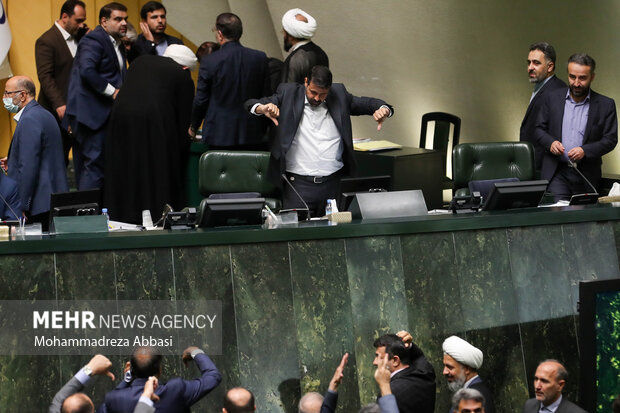 حواشی مجلس در رأی اعتماد به زاهدیوفا/سرپرستی که از وزارت بازماند