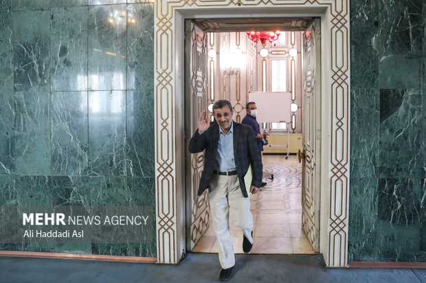 محمود احمدی نژاد در افتتاحیه نهمین دوره مجمع تشخیص مصلحت نظام حضور دارد