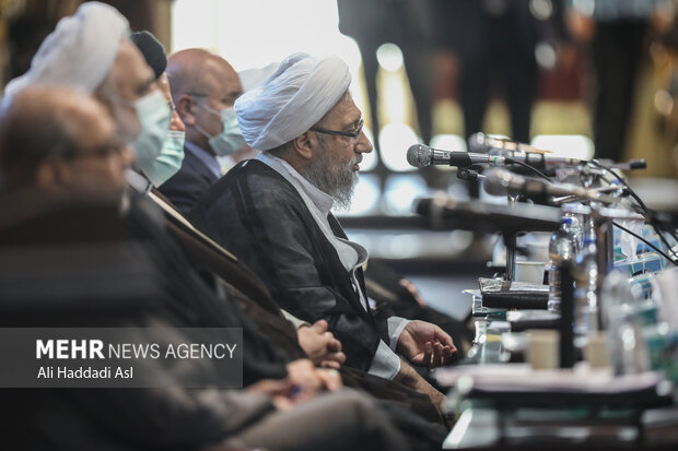 حجت الاسلام آملی لاریجانی رئیس مجمع در افتتاحیه نهمین دوره مجمع تشخیص مصلحت نظام حضور دارد
