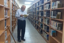 عشق به کتاب در ۹۱ سالگی/ حبیب الله تاریخچه شفاهی کتاب سمنان است