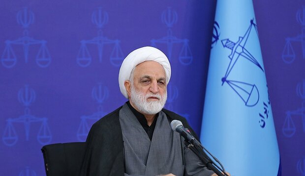 کافی نبودن تعداد وکلا و عدم آزادی؛ بهانه تکراری منتقدان قانون 3