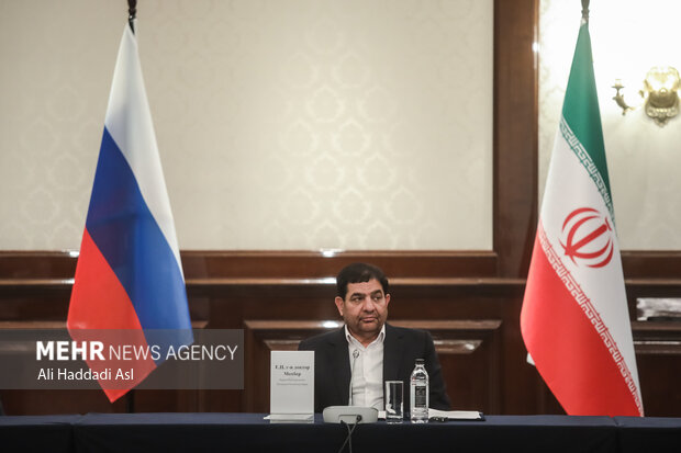  محمد مخبر معاون اول رئیس جمهور ایران در محل دیدار با جمعی از مدیران عالی شرکت‌های روسی حضور دارد