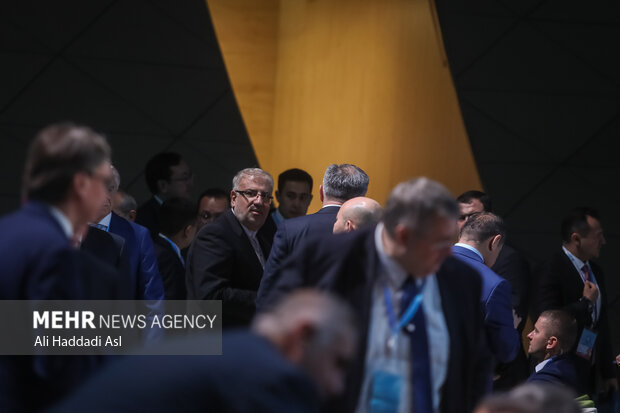 جواد اوجی وزیر نفت ایران در دومین همایش اقتصادی خزر با حضور معاون اول رئیس جمهور ایران در مسکو حضور دارد