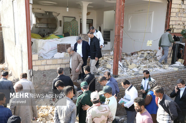 بازدید میدانی وزیر کشور از روند امدادرسانی به زلزله‌زدگان خوی