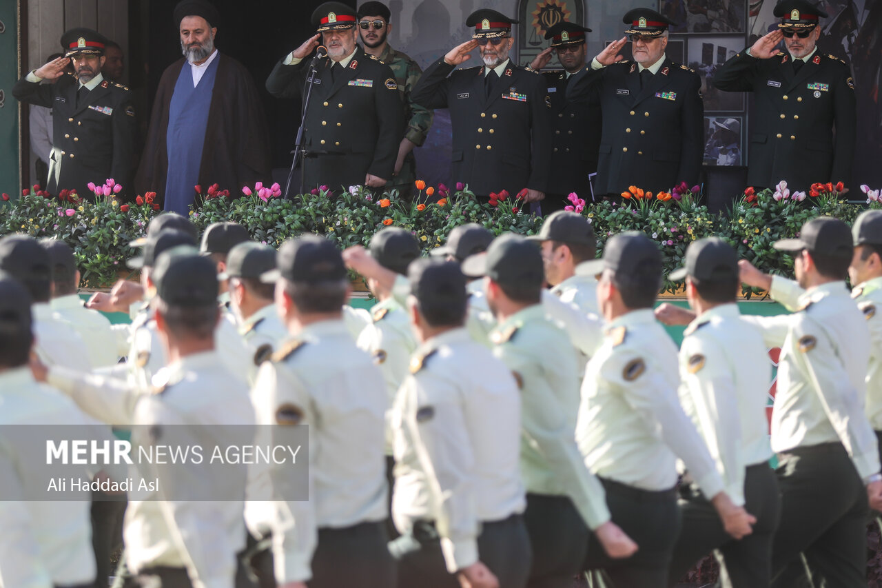 تہران میں ہفتہ پولیس کی مناسبت سے شاندار پریڈ