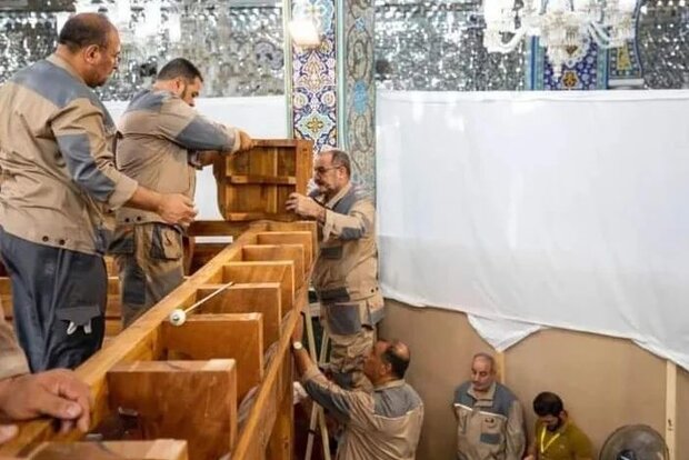 سازه چوبی ضریح جدید حرم حضرت زینب (س) نصب شد