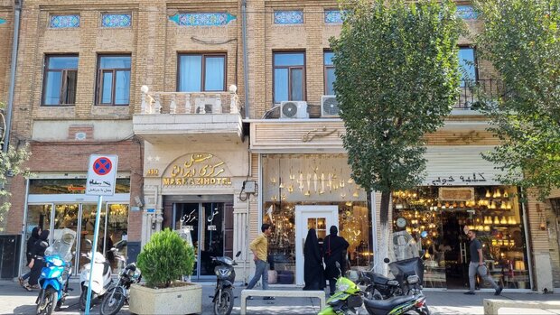 آرامش در بازار لاله زار / اغتشاشگران معیشت مردم را نشانه گرفتند