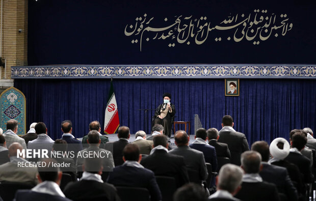 Leader meeting with members of congress of athlete martyrs
