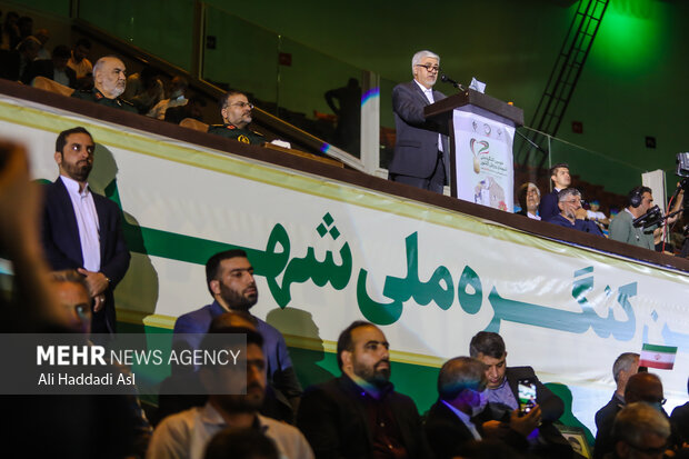 حمید سجادی وزیر ورزش و جوانان در حال سخنرانی در دومین کنگره ملی شهدای ورزش کشور است