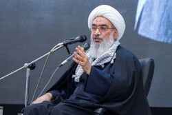امام علی (ع) نشان‌دهنده مسیر حق است