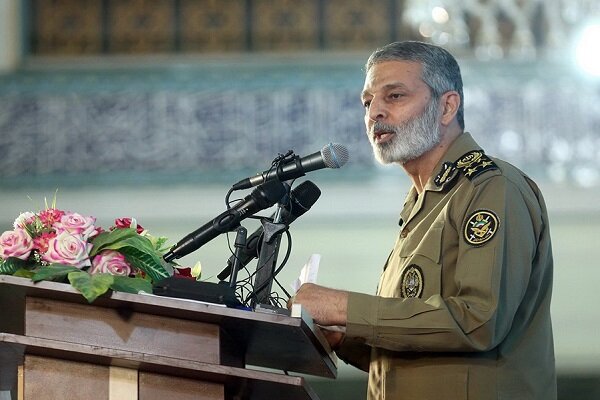 قائد الجيش الإيراني: سنجعل الكيان الصيهوني يندم إذا فكر بالقيام بأي تحرك ضدنا 