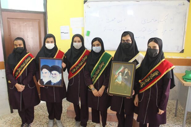 پویش «من فرزند انقلابم» در مدارس شهرستان دیر برگزار میشود