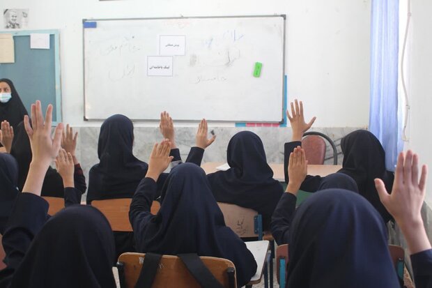 پویش «من فرزند انقلابم» در مدارس شهرستان دیر برگزار میشود