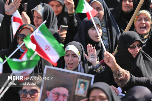 اردبیل میں خواتین کی جانب سے اسلامی جمہوریہ کی حمایت میں ریلی
