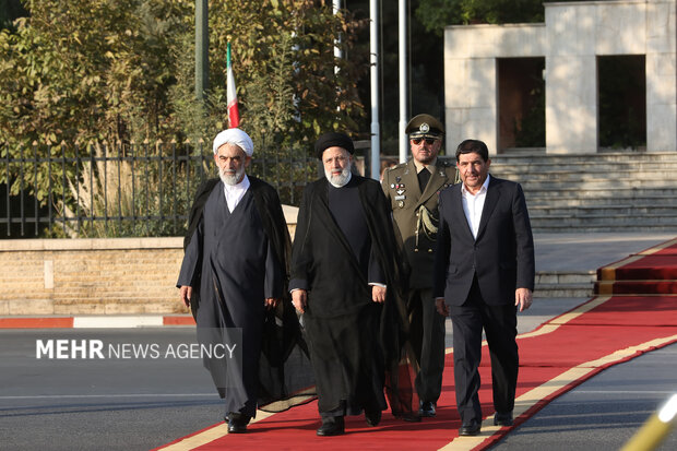 مراسم بدرقه حجت الاسلام سید ابراهیم رئیسی رئیس جمهور پیش از عزیمت به شهر آستانه پایتخت قزاقستان به منظور شرکت در اجلاس سیکا بعدازظهر امروز چهارشنبه ۲۰ مهر ماه ۱۴۰۱ در پاویون جمهوری اسلامی برگزار شد