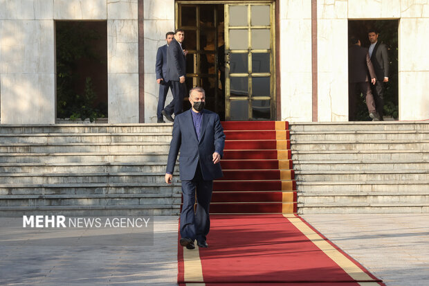دکتر  حسین امیرعبداللهیان، وزیر امور خارجه جمهوری اسلامی ایران در مراسم بدرقه رئیس جمهور در سفر به قزاقستان حضور دارد