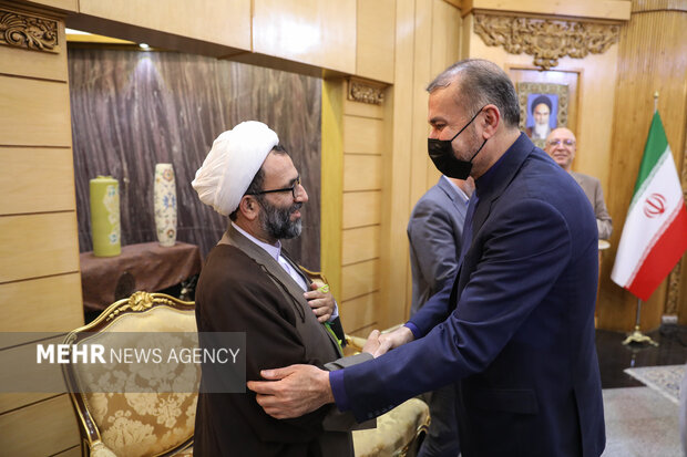 دکتر  حسین امیرعبداللهیان، وزیر امور خارجه جمهوری اسلامی ایران در مراسم بدرقه رئیس جمهور در سفر به قزاقستان حضور دارد