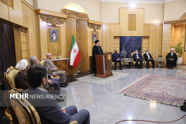 مراسم بدرقه حجت الاسلام سید ابراهیم رئیسی رئیس جمهور پیش از عزیمت به شهر آستانه پایتخت قزاقستان به منظور شرکت در اجلاس سیکا بعدازظهر امروز چهارشنبه ۲۰ مهر ماه ۱۴۰۱ در پاویون جمهوری اسلامی برگزار شد