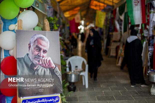 بازدید سردار سلیمانی از نمایشگاه اسوه ساری