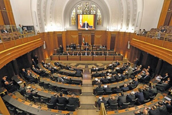 تنش های لفظی در جلسه پارلمان لبنان/چرا رئیس جمهور انتخاب نمی‌شود؟