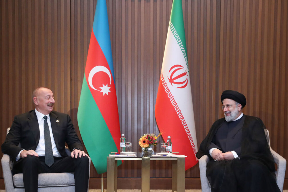 صدر رئیسی کی قزاقستان میں اپنے آذری ہم منصب سے ملاقات
