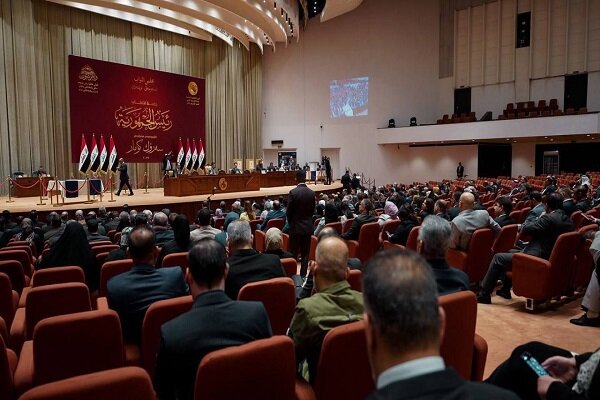 پارلیمنٹ کو امریکہ کے اخلاق سوز منصوبوں کے خلاف اقدام کرنا ہوگا، عراقی رکن پارلیمنٹ