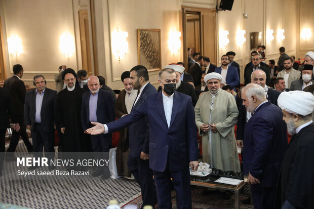 حسین امیرعبداللهیان، وزیر امور خارجه درنشست  وزیر امور خارجه با مهمانان سی‌وششمین کنفرانس بین المللی وحدت اسلامی حضور دارد