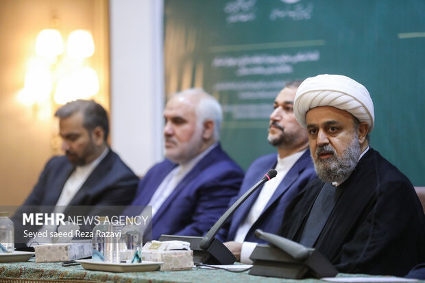 نشست  وزیر امور خارجه با مهمانان سی‌وششمین کنفرانس بین المللی وحدت اسلامی