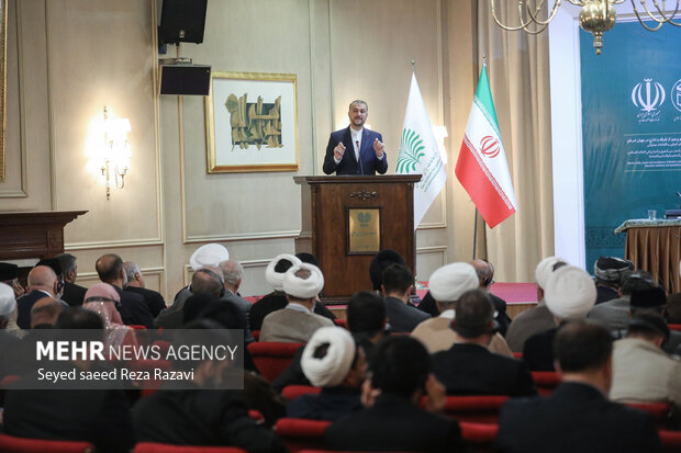 نشست  وزیر امور خارجه با مهمانان سی‌وششمین کنفرانس بین المللی وحدت اسلامی