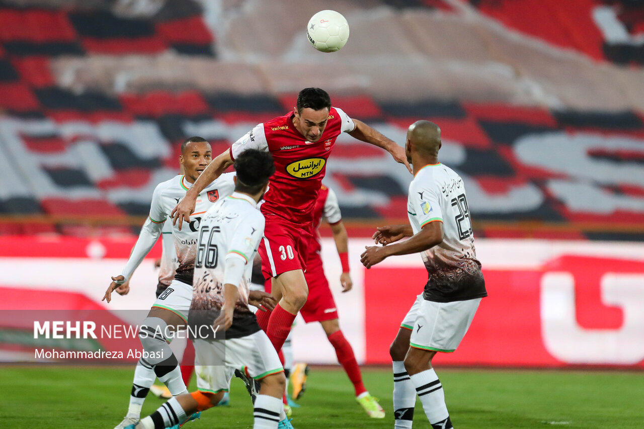 بازخوانی بازی های ملوان - پرسپولیس / جدال صدر و قعر جدول در انزلی 2