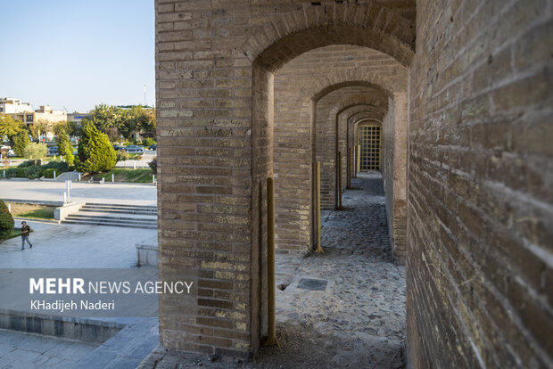 İsfahan kentinin tarihi köprüsü: Hacu Köprüsü